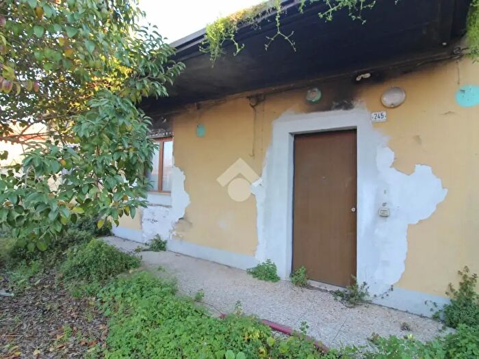 Casa trilocale in vendita in Traversa Via Nazionale per Teramo, Giulianova