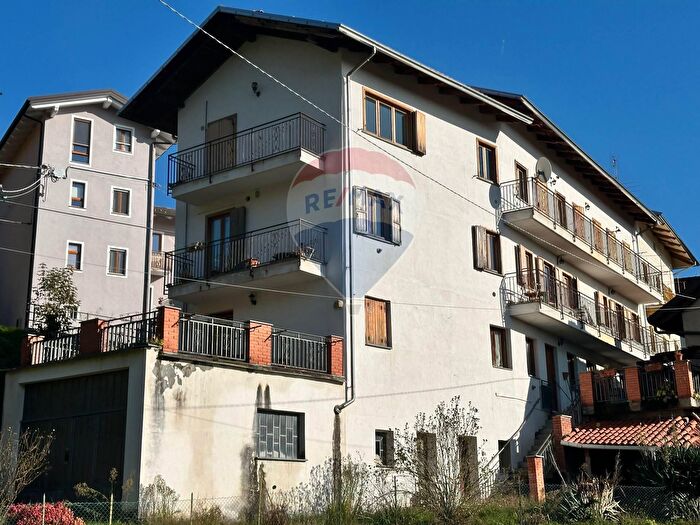 Appartamento quadrilocale in vendita in Frazione Cesa, Strona