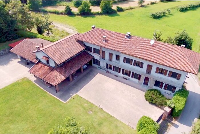 Casa con 14 locali in vendita in Via Salomone Salomone Castello Roppolo Biella Piemonte Italia, Roppolo