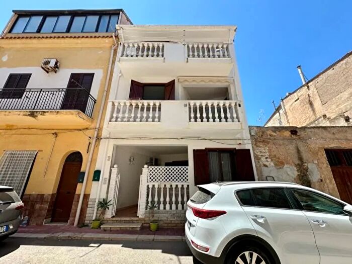 Casa con 6 locali in vendita in Trappeto Via Catania, Trappeto