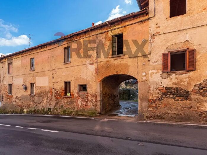 Casa con 9 locali in vendita in Via XX Settembre, Cairate