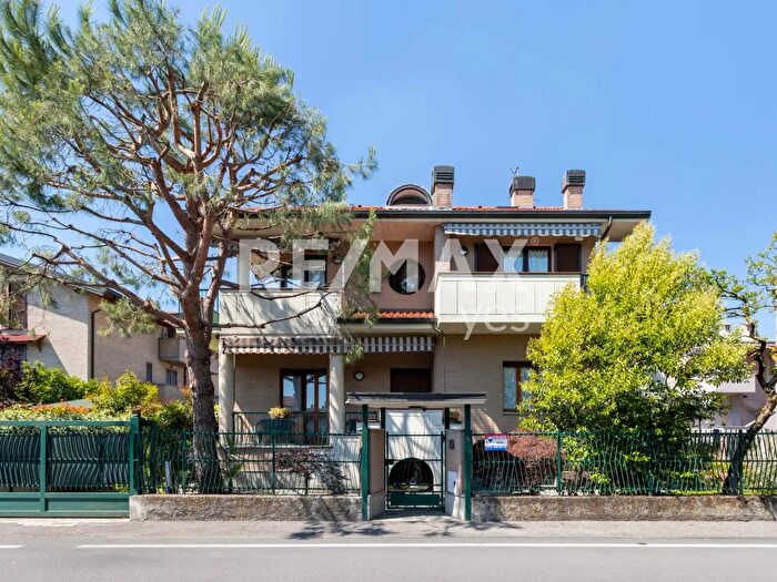 Casa con 6 locali in vendita in Via Como, Paderno Dugnano