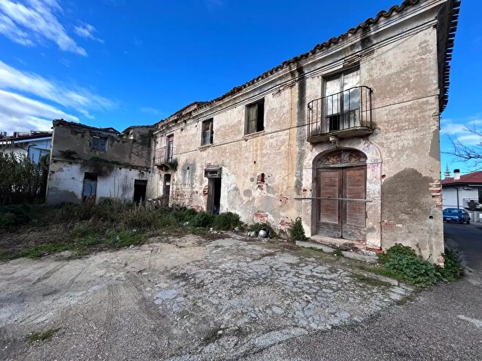 Casa con 10 locali in vendita in Pescara