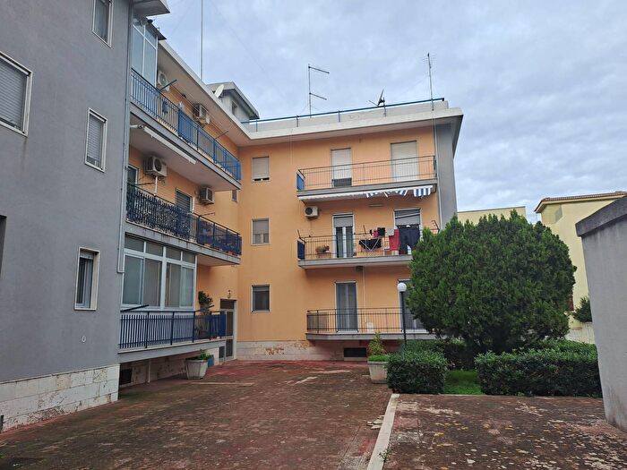 Appartamento con 7 locali in vendita in Via Umberto Giordano, San Giorgio Ionico