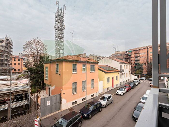 Appartamento trilocale in affitto in Via Giovanni da Verrazzano, Crescenzago, Milano