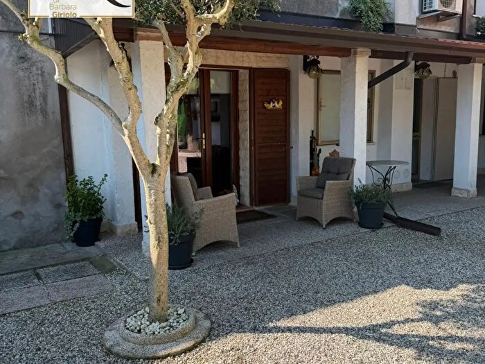 Casa con 10 locali in vendita in Giacciano Con Baruchella