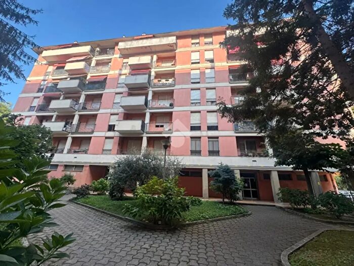 Appartamento trilocale in vendita in Via Geminiano, Genova