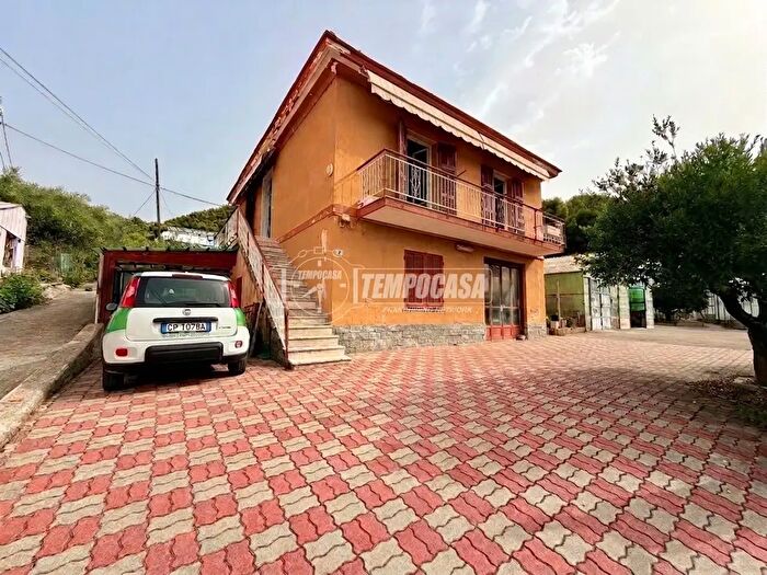 Casa quadrilocale in vendita in Strada del Colle, Sanremo