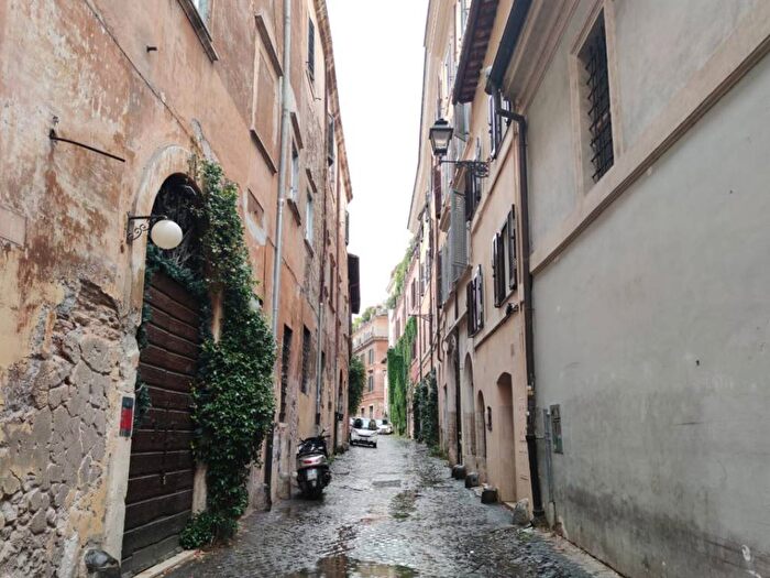 Appartamento trilocale in affitto in Via dei Salumi, Trastevere, Roma