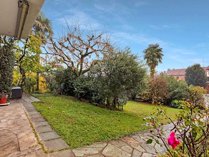 Casa con 6 locali in vendita in Via Mandresca, Inverigo
