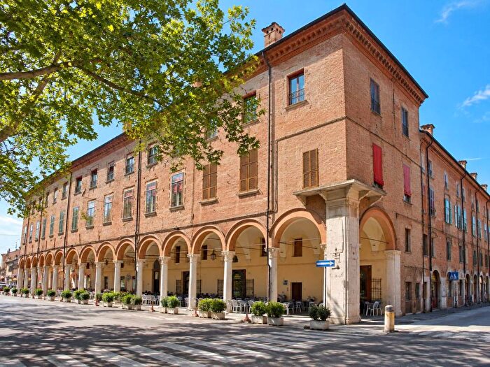 Appartamento con 5 locali in vendita in Piazza Ariostea, Centro Storico, Ferrara