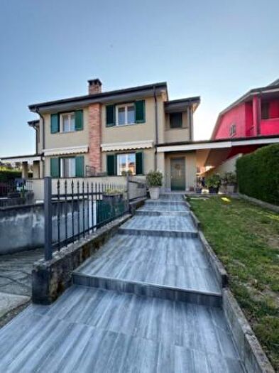 Casa quadrilocale in vendita in Via Indipendenza, Chieve