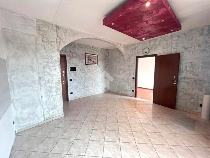Appartamento trilocale in vendita in Via Binaghi, Malnate