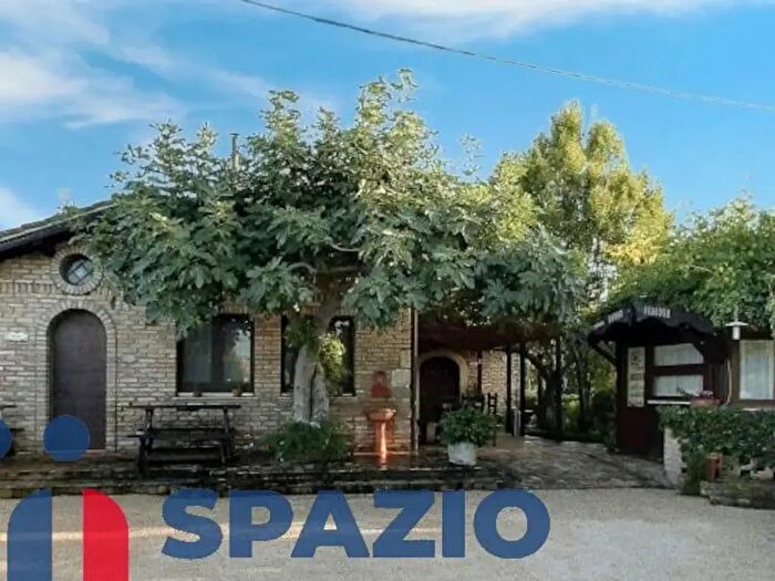 Casa con 7 locali in vendita in Contrada Cerreto, Miglianico