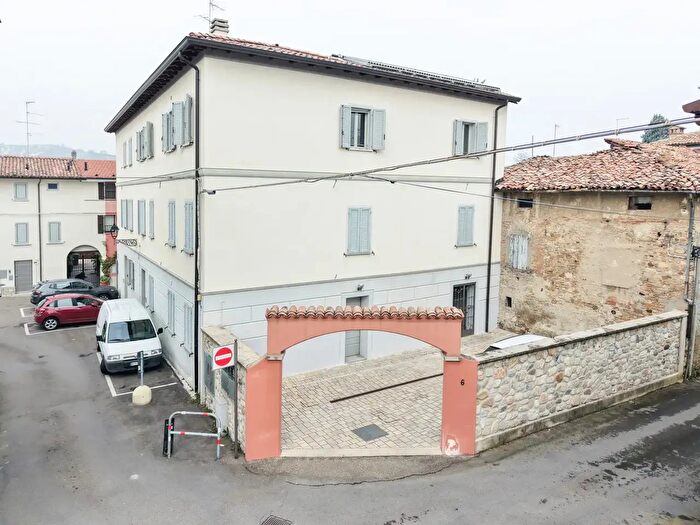 Appartamento con 6 locali in vendita in Via del Taglio, Castellarano