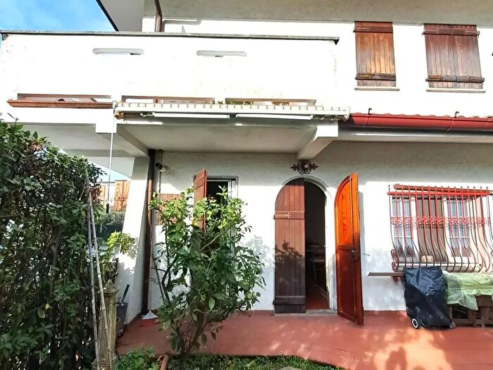 Casa trilocale in vendita in Massa