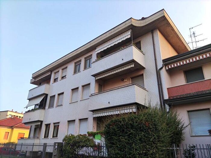 Appartamento trilocale in affitto in Via Po, San Pietro Pace, Rho