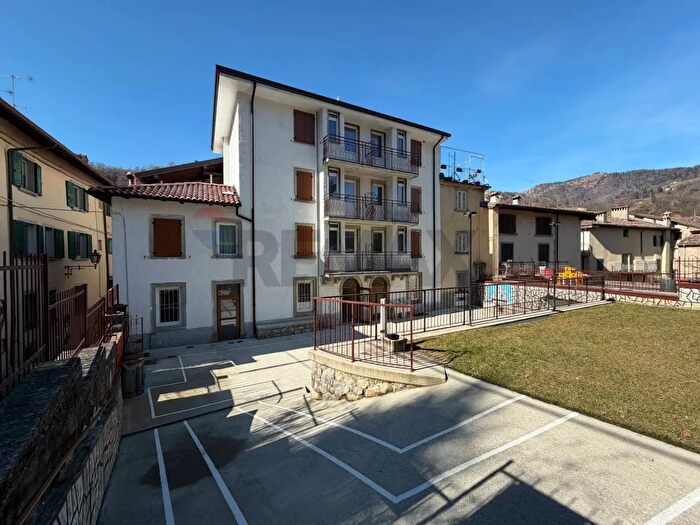 Casa con 15 locali in vendita in Via Caneva, Serina