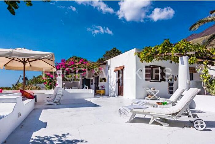 Casa con 6 locali in vendita in Località Scari, Lipari