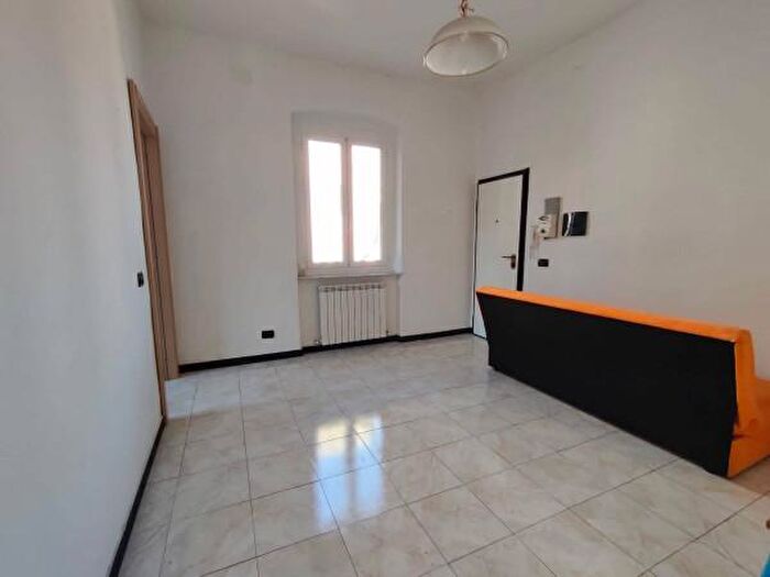 Appartamento trilocale in vendita in Via Natale Gallino, Genova