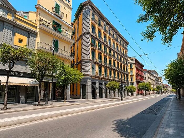 Appartamento quadrilocale in vendita in Via Bartolomeo Chioccarelli, Napoli