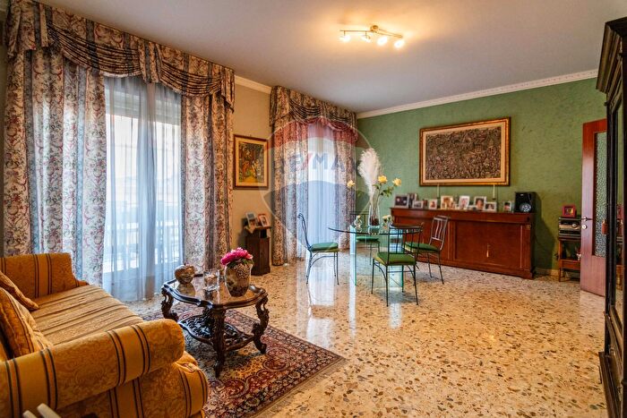 Appartamento con 5 locali in vendita in Via Duca degli Abbruzzi, Catania