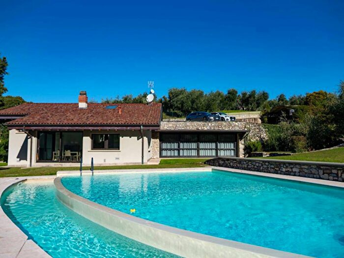 Casa con 5 locali in affitto in Via Fenice, Pilzone, Iseo