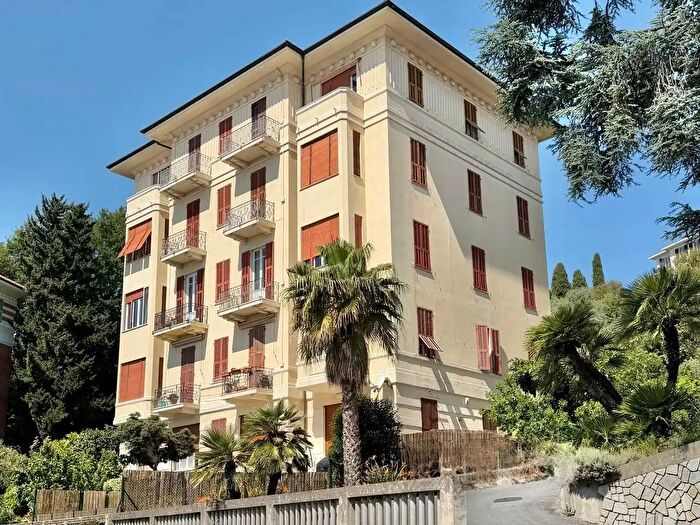 Appartamento con 5 locali in vendita in Imperia