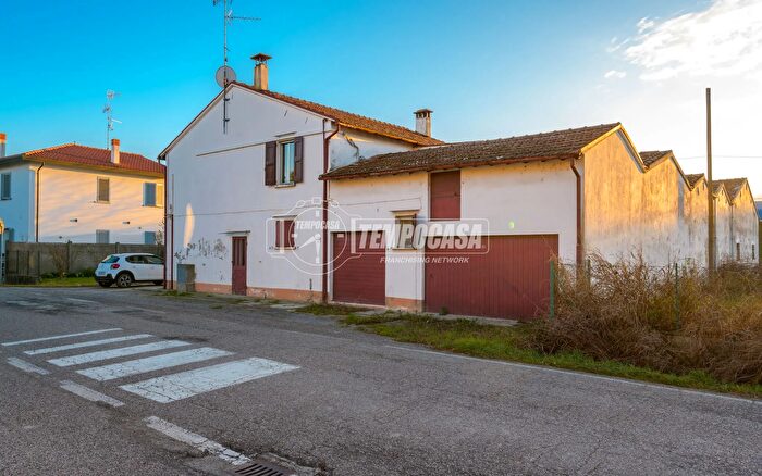 Appartamento con 6 locali in vendita in Via Mezzeno, Faenza