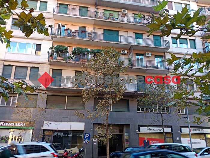 Appartamento con 7 locali in vendita in Viale Vittorio Veneto, Catania