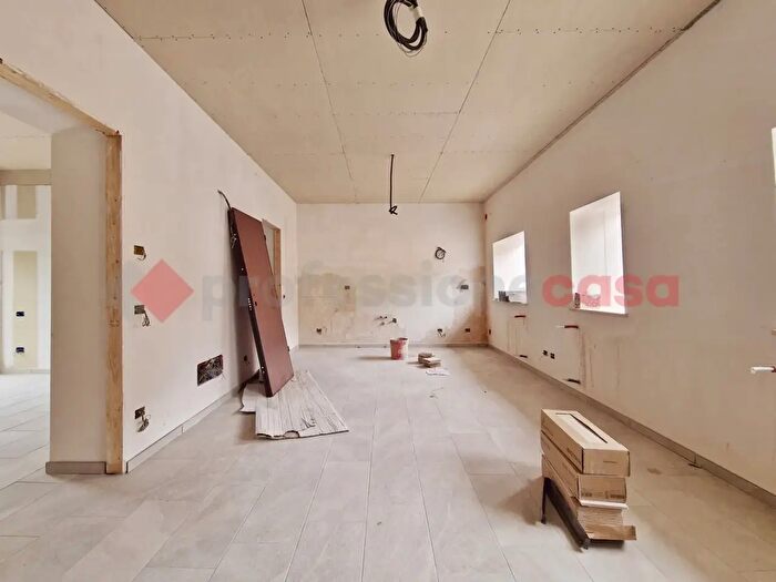 Appartamento quadrilocale in vendita in Piazza S Amico Snc, L'Aquila