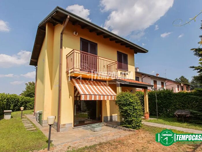 Casa quadrilocale in vendita in Via delle Fiandre I, Arconate