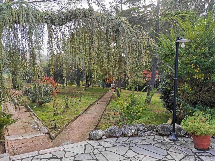 Appartamento con 10 locali in vendita in Ancona Zona Candia, Ancona