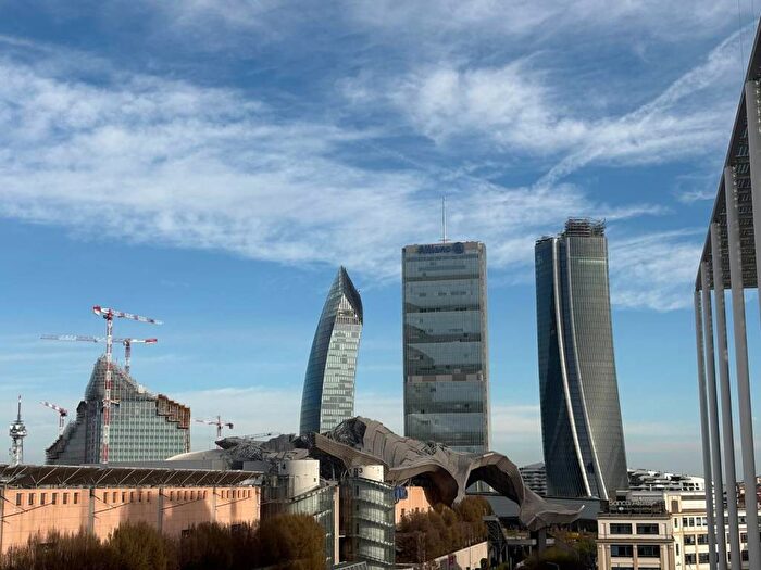 Appartamento con 5 locali in affitto in Viale Lodovico Scarampo, Monte Rosa Lotto, Milano