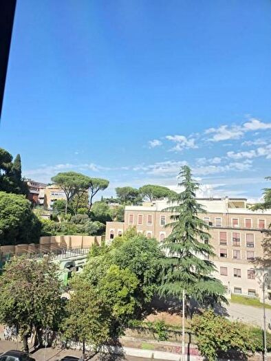Appartamento quadrilocale in affitto in Via Marmorata, Aventino, Roma