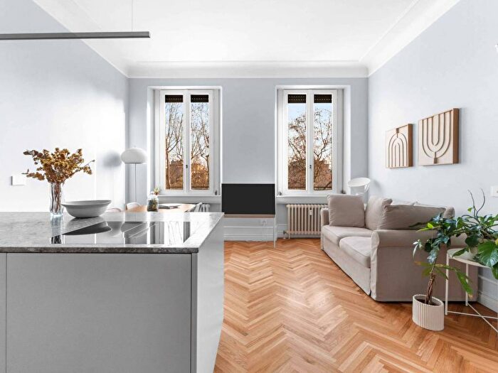 Appartamento trilocale in affitto in Viale Giovanni da Cermenate, Pezzotti Meda, Milano