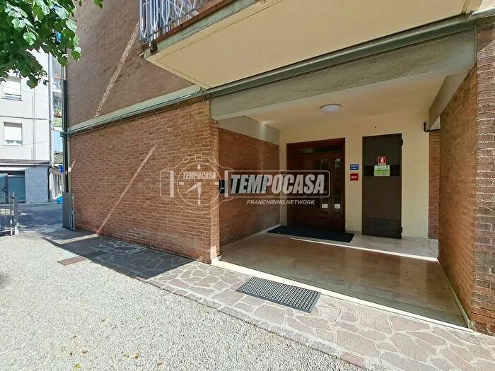 Appartamento trilocale in vendita in Via Ciro Bisi, Modena
