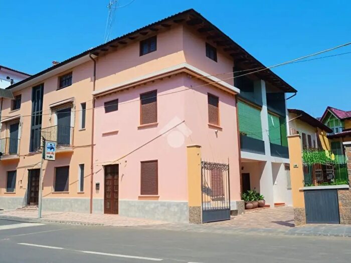 Casa con 5 locali in vendita in Via Umberto I, Morengo