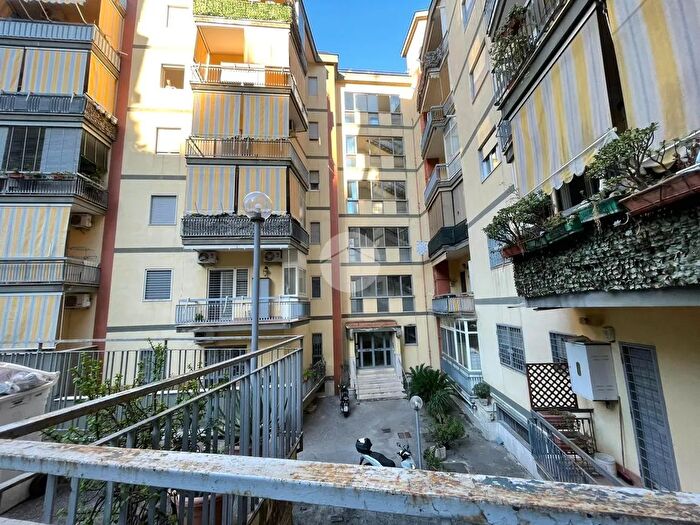 Appartamento trilocale in vendita in Vico SantEframo Vecchio, Napoli