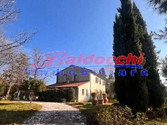 Casa con 6 locali in vendita in Isola Del Piano