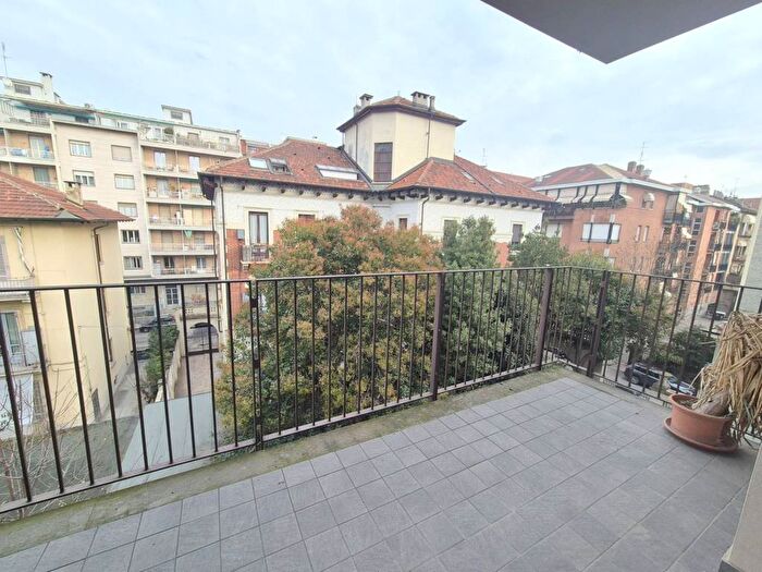 Appartamento trilocale in affitto in Via Pinasca, Cit Turin, Torino