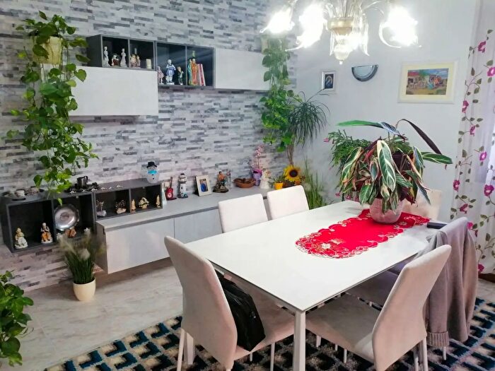 Casa con 8 locali in vendita in Chiarano