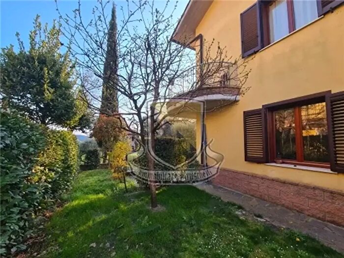 Casa con 5 locali in vendita in Monticiano