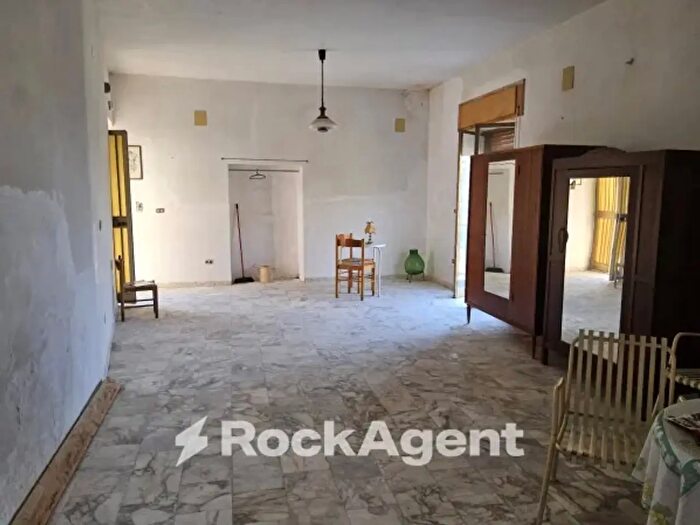 Casa bilocale in vendita in Vico Mancini, Gioiosa Ionica