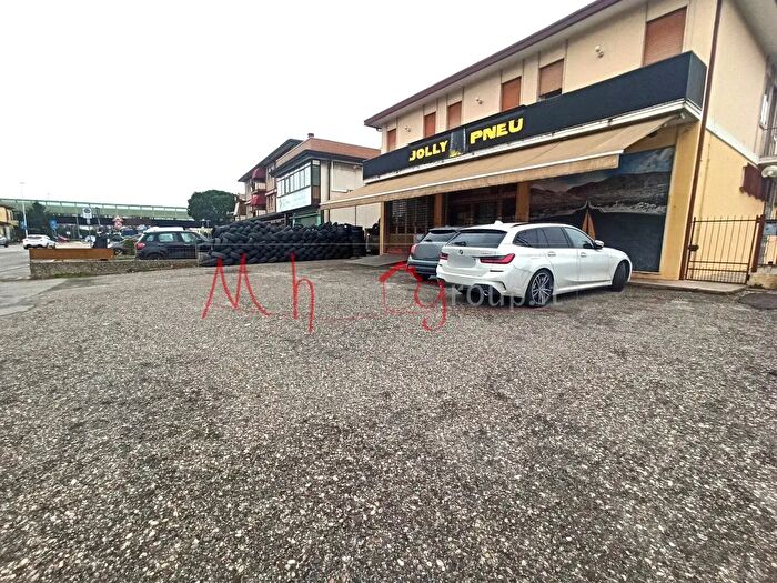 Appartamento con 6 locali in vendita in Via Guglielmo Marconi, Ponte San Nicolo