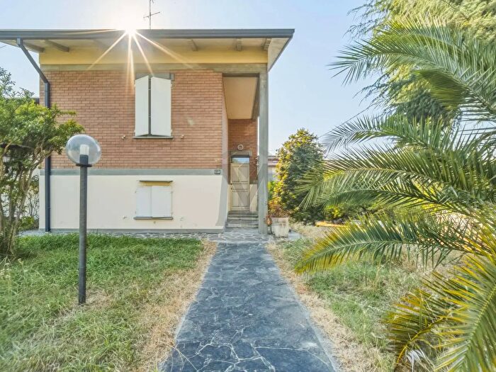 Casa con 9 locali in vendita in Via della Repubblica, Cavriago