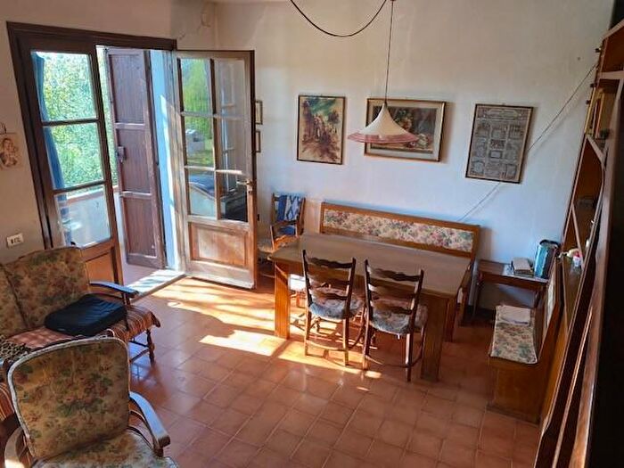 Casa con 5 locali in vendita in Cascina