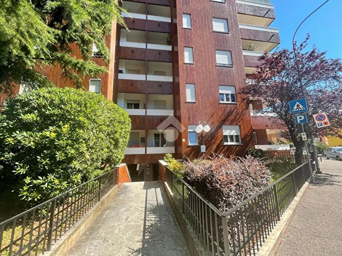 Appartamento trilocale in vendita in Via Filippo Reina, Saronno