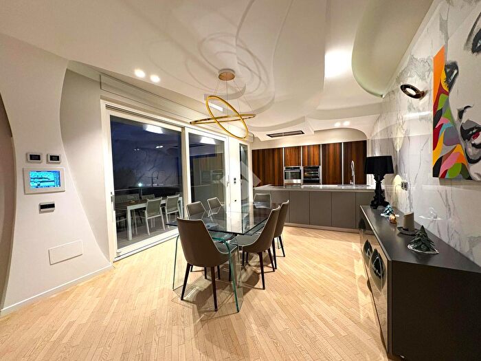 Appartamento trilocale in vendita in Via Carmicelli, San Severo