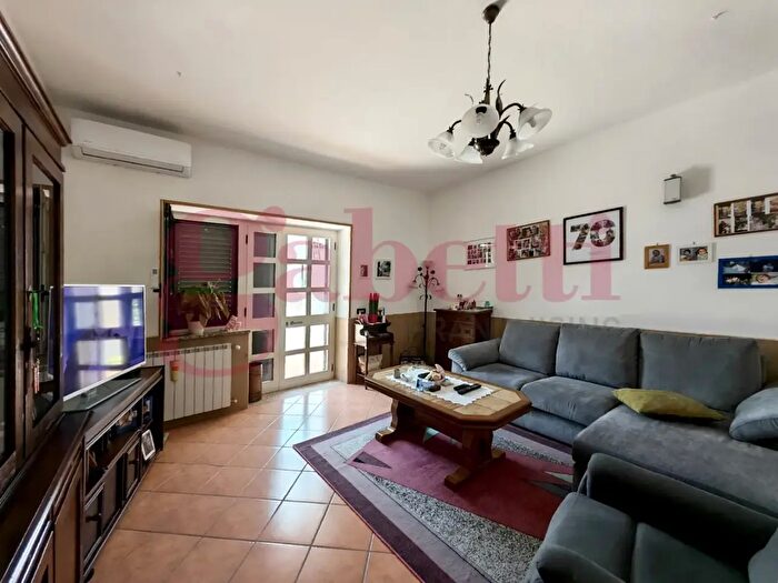 Casa con 10 locali in vendita in Via Cese dei Ceci Snc, Faicchio